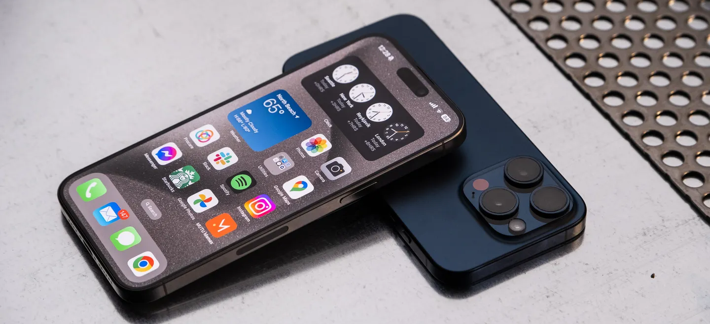 Photo of two iphones superposed on top of each-other